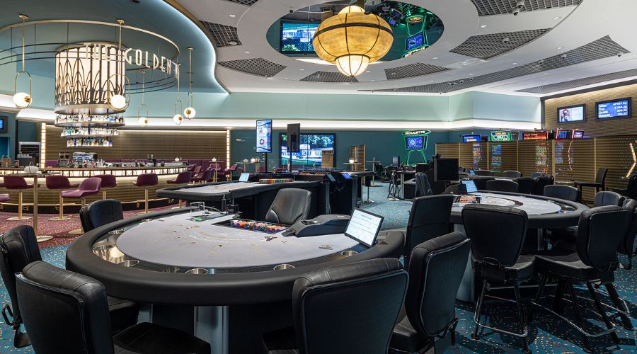 Casino Corona Phú Quốc - Điểm Đến Hợp Pháp Cho Người Chơi 4 Người muốn vào chơi casino tại Phú Quốc cần đảm bảo trên 21 tuổi và có chứng minh thu nhập